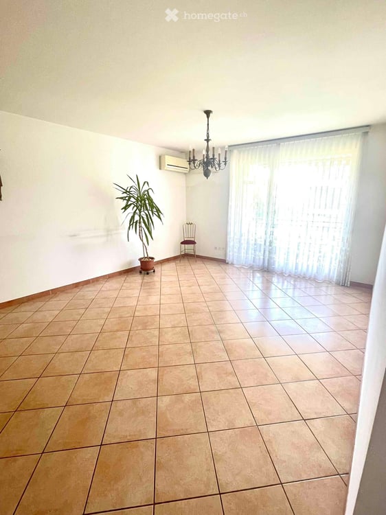 Vendita luminoso appartamento 2 1/2 locali a Mendrisio 2