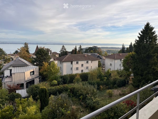 Lumineux 3.5 pièces avec balcon, vue lac et Alpes – Corcelles 1