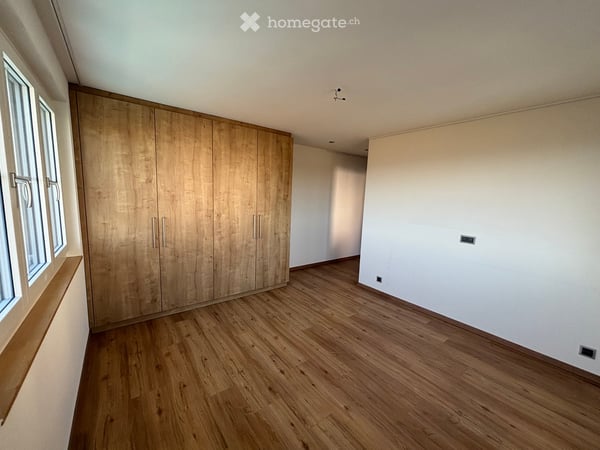 Helle 3.5-Zimmerwohnung mit Wintergarten und traumhafter Bergsicht 9