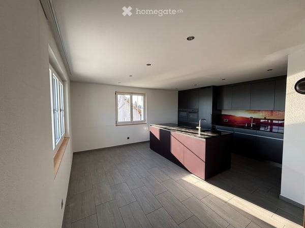 Helle 3.5-Zimmerwohnung mit Wintergarten und traumhafter Bergsicht 5