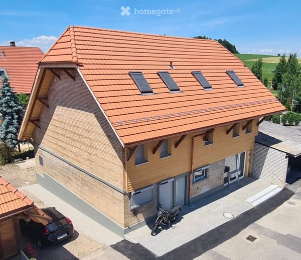 Individuelle, moderne Dachwohnung im Jäger Schürli in Ulmiz FR! 1