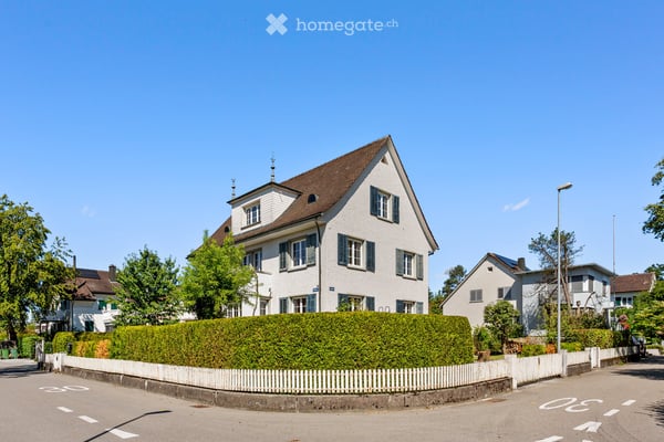 Charaktervolles Zuhause mit 8,5 Zimmern und grossem Garten 3