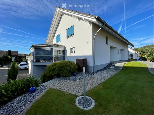 Charmantes Zweifamilienhaus an ruhiger Lage in Studen BE – 5.5 Zimmer, Garage & gepflegter Garten 3