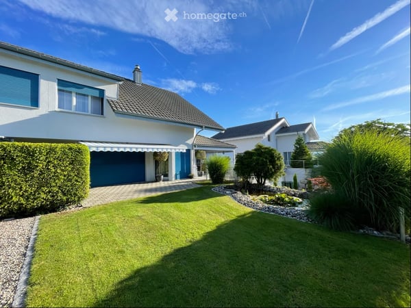 Charmantes Zweifamilienhaus an ruhiger Lage in Studen BE – 5.5 Zimmer, Garage & gepflegter Garten 2