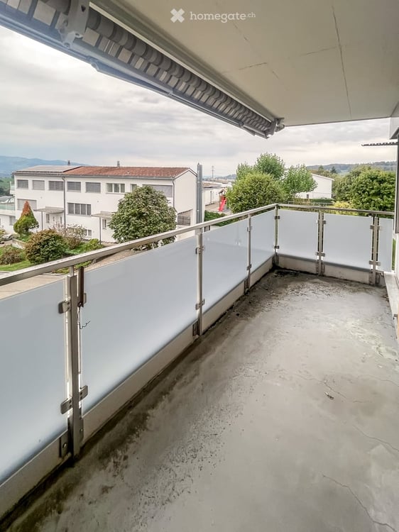 4.5-Zimmer-Wohnung mit 2 Einstellplätzen – viel Potenzial für Eigennutzer 9
