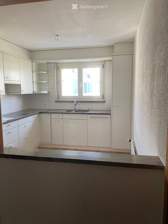 Gemütliche 4.0 Zimmer-Wohnung mit viel Holz und Fernsicht 3