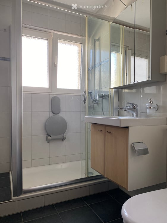 Gemütliche 4.0 Zimmer-Wohnung mit viel Holz und Fernsicht 4