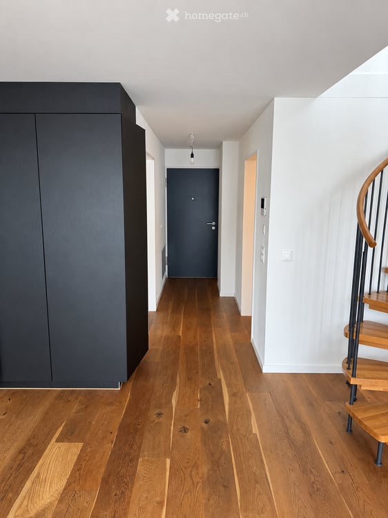Attraktive 4.5-Zimmer-Maisonette-Wohnung mit grosser Terrasse in Kloten 2