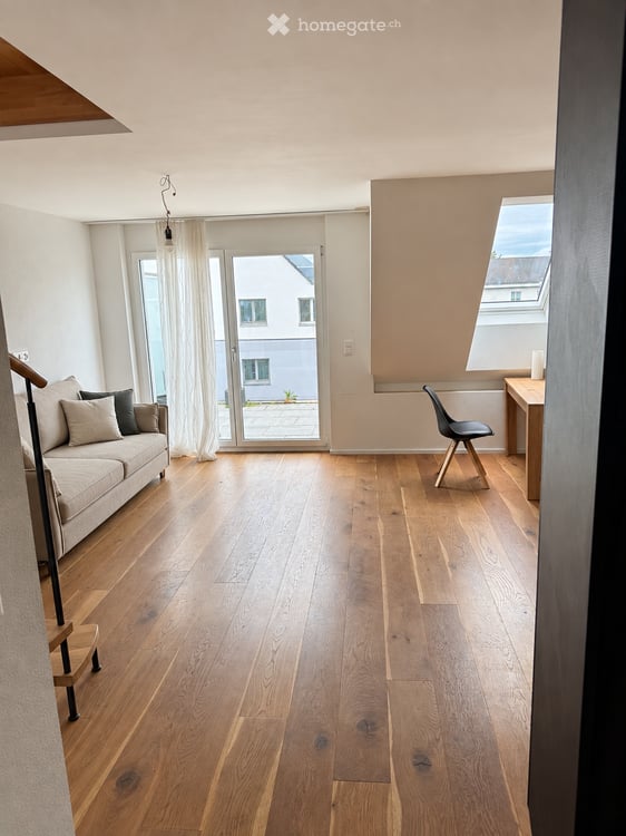 Attraktive 4.5-Zimmer-Maisonette-Wohnung mit grosser Terrasse in Kloten 3