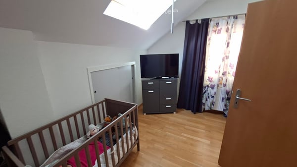 Magnifique duplex de 5.5 pièces avec terrasse, jardin privatif et double garage à Bavois 8
