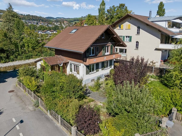 Charmantes Einfamilienhaus mit grossem Garten und viel Potenzial 2