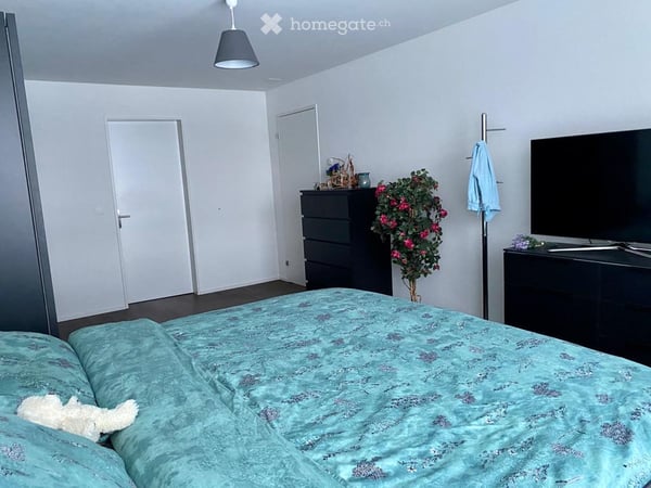 Neuwertige 3 1/2 Zimmerwohnung mit Loggia und Blick ins Grüne 13