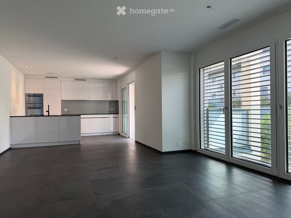 Neuwertige, top-ausgestattete 2,5 Zr. Wohnung mit Balkon