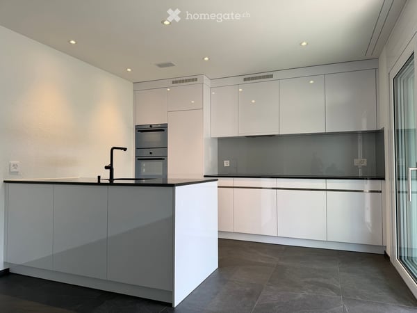 Neuwertige, top-ausgestattete 2,5 Zr. Wohnung mit Balkon 3