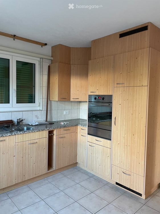 schöne 5.5-Zimmerwohnung in Doppeleinfamilienhaus in Uetendorf mit wunderschöner Aussicht! 3