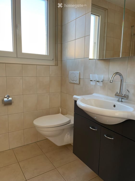 schöne 5.5-Zimmerwohnung in Doppeleinfamilienhaus in Uetendorf mit wunderschöner Aussicht! 5