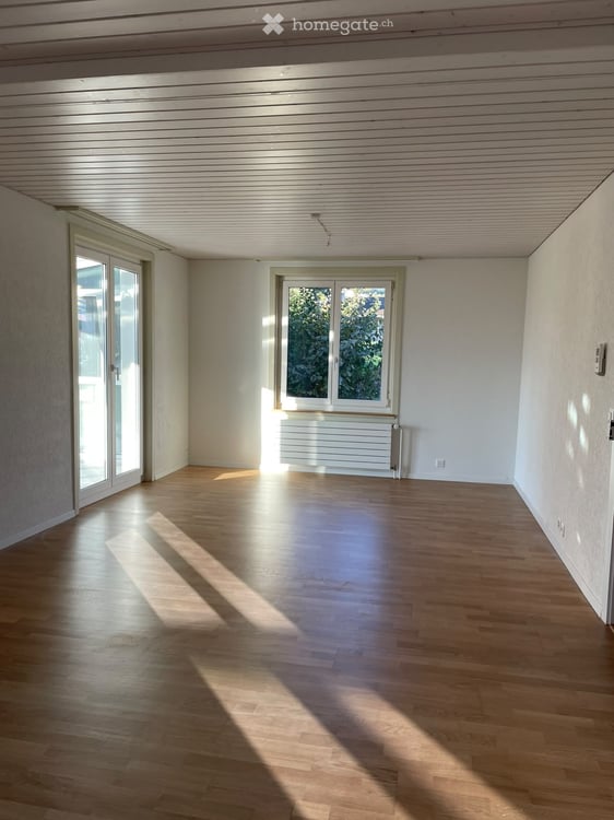 schöne 5.5-Zimmerwohnung in Doppeleinfamilienhaus in Uetendorf mit wunderschöner Aussicht! 2