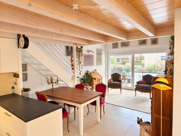 Magnifique attique avec vaste mezzanine et balcon – À 5 minutes de Sion