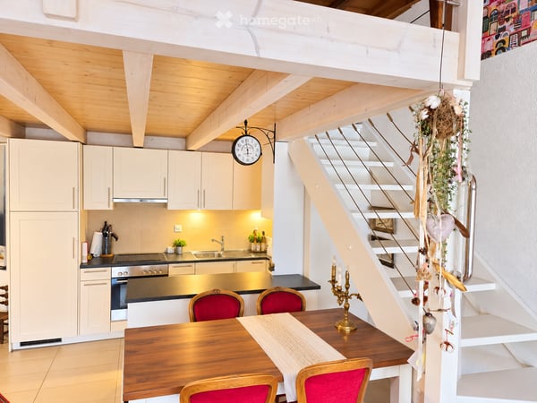 Magnifique attique avec vaste mezzanine et balcon – À 5 minutes de Sion