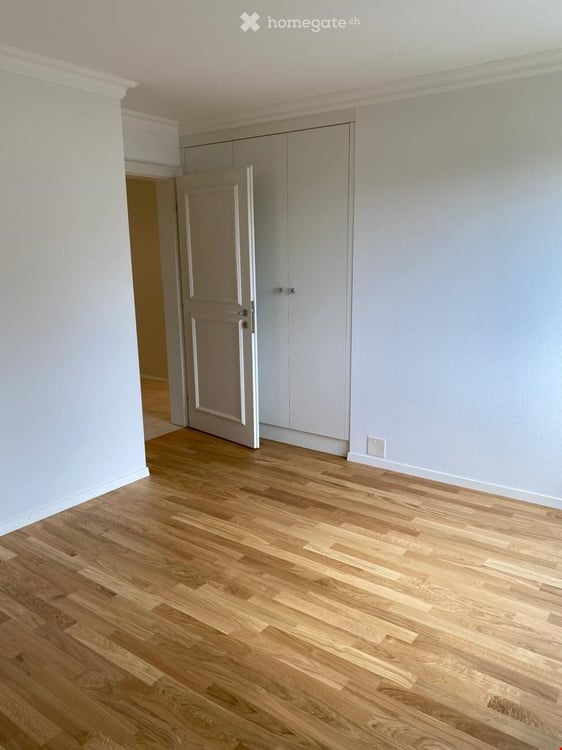 Lichtdurchflutete Wohnung mit Balkon und eigenem Gartenanteil mit Pergola 10