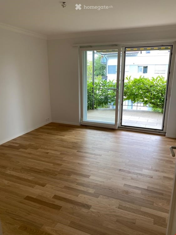 Lichtdurchflutete Wohnung mit Balkon und eigenem Gartenanteil mit Pergola 11