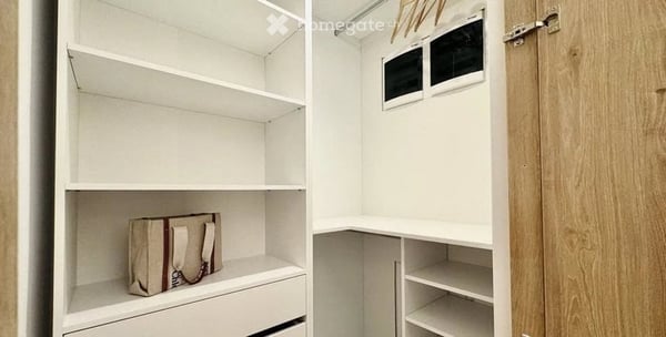 Appartement récemment rénové avec du mobilier moderne à Genève 4