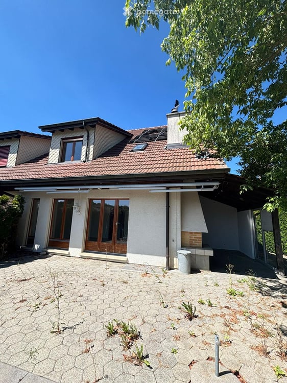Doppeleinfamilienhaus in Grünenmatt mit Pool 2