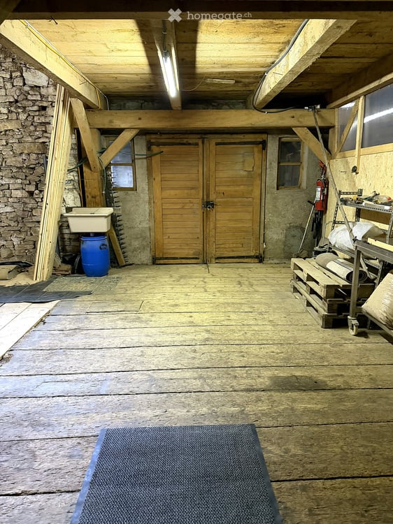 Maison de caractère de 5,5 pièces avec grange, sauna et grand jardin, aux Genevez 15