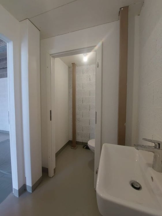 Halles commerciales sur deux niveaux rez et étage 3