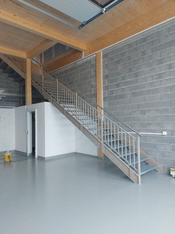 Halles commerciales sur deux niveaux rez et étage 1