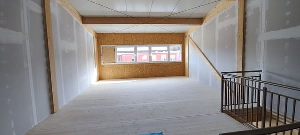 Halles commerciales sur deux niveaux rez et étage 4