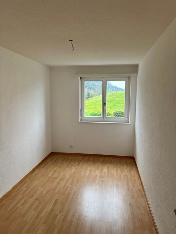 Wunderschöne , 4,5-Zimmer-Wohnung mit 88m² im 1. Obergeschoss 5