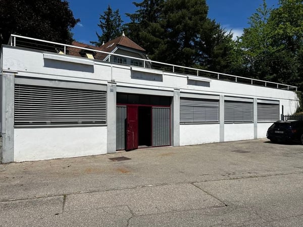 Local commercial, grand dépôt avec bureau 1