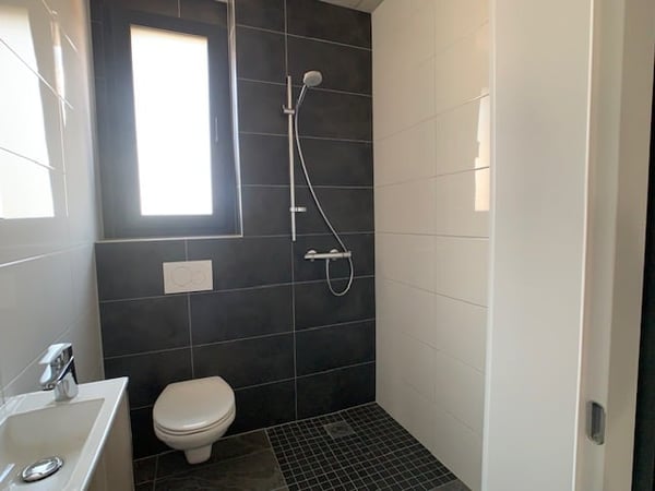 Local commercial, moderne de 45 m² au rez 5