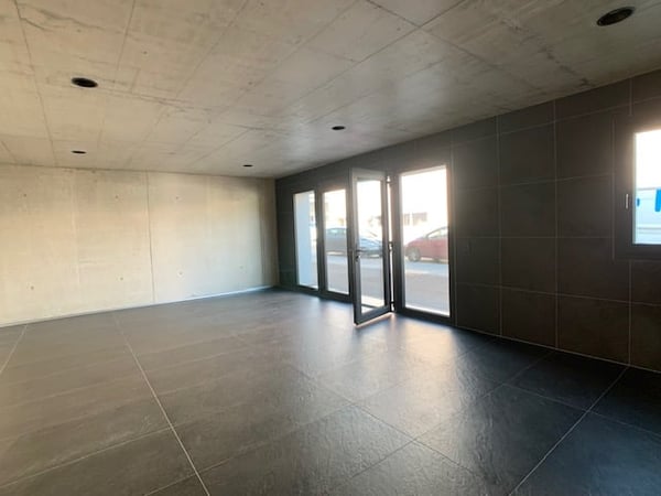 Local commercial, moderne de 45 m² au rez 3