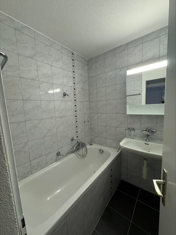 Appartement rénové de 4,5 pièces de 85m2 avec balcon, au 1er étage 8