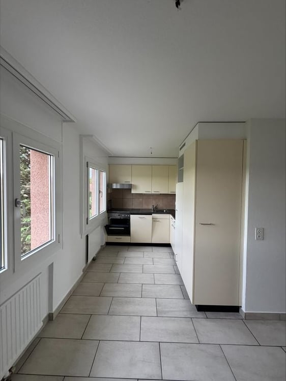 Appartement rénové de 4,5 pièces de 85m2 avec balcon, au 1er étage 1