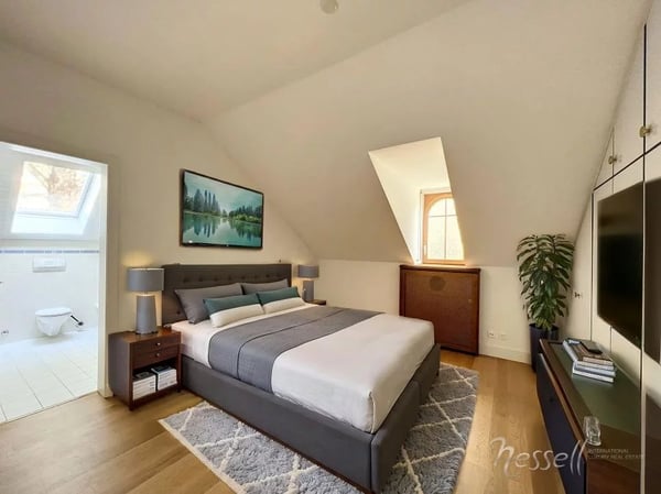 Charming apartment in a magnificent mansion 2