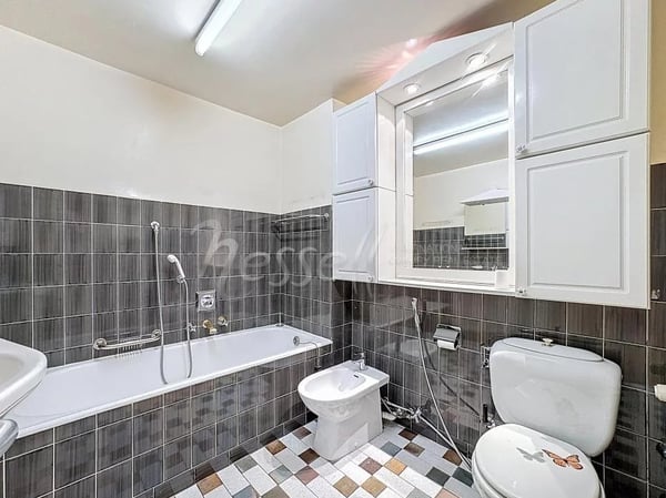 Elegant 1-room apartment in Champel 8