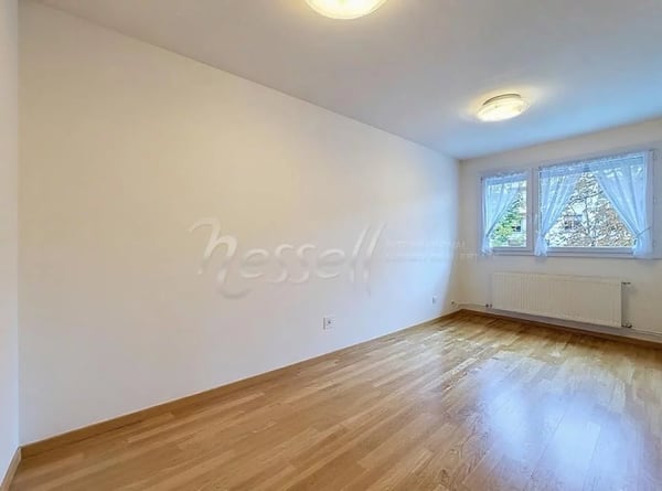 Elegant 1-room apartment in Champel 11