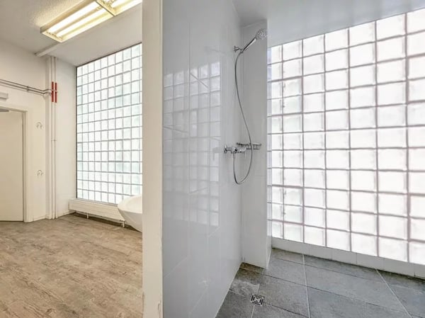 Spacious arcade ? ideal for sports or wellness activities 7