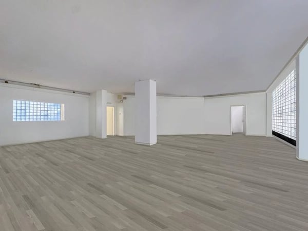 Spacious arcade ? ideal for sports or wellness activities 2