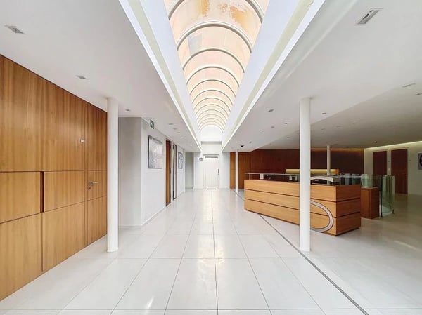 Large surface area available in the center of Geneva 3