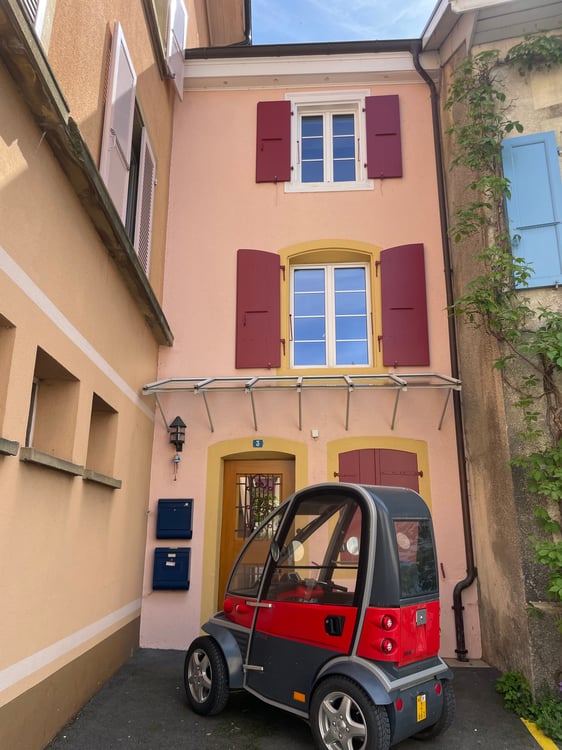 Charmante maison individuelle de 1.5 pièces sur 3 étages