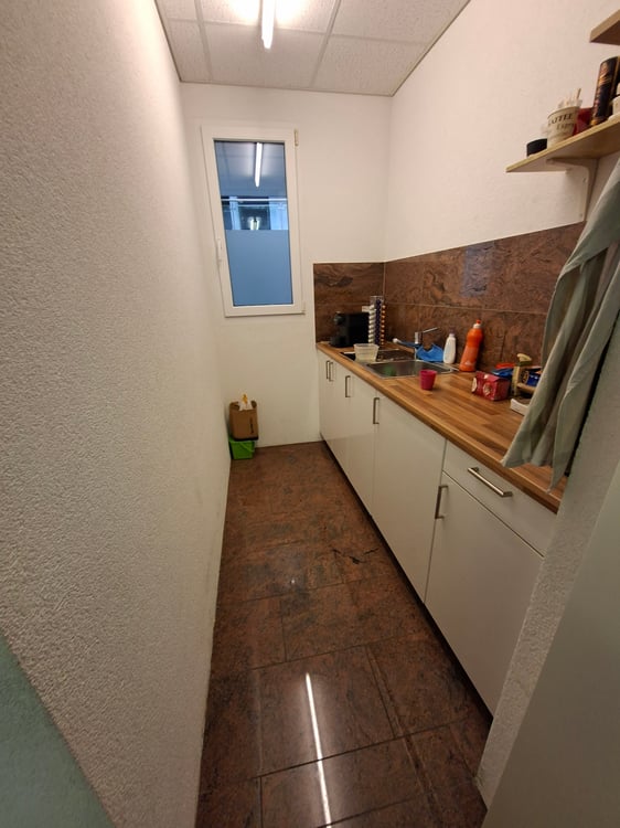 Local commercial d'environ 14m² 3