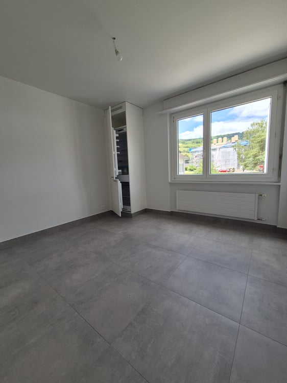 Appartement entièrement rénové de 3,5 pièces au 1er étage 2