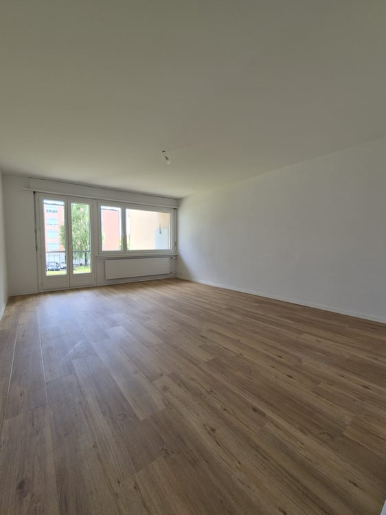 Appartement entièrement rénové de 3,5 pièces au 1er étage 3