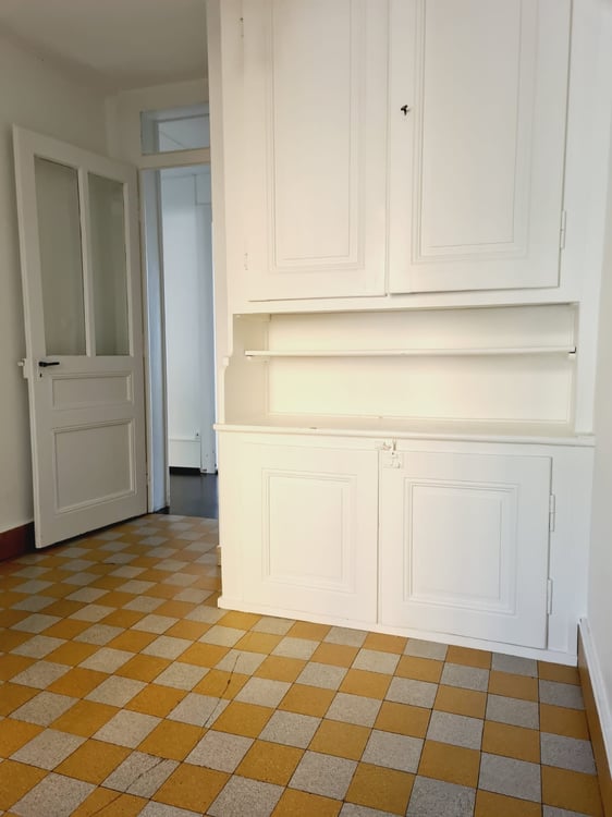 A louer, appartement de 3 pièces au rez-de-chaussée 3