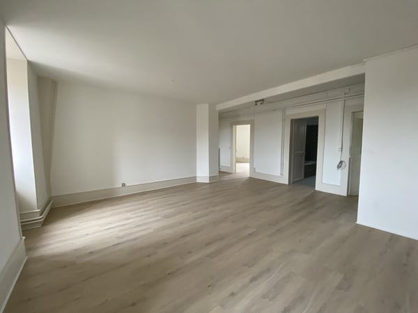 Appartement rénové de 3.5 pièces au 4ème étage avec ascenseur 3
