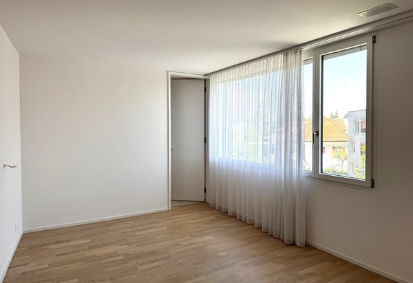 Moderen, sonnige 4.5 Zimmerwohnung mit Balkon, Autoeinstellhallenplatz und grossem Kellerabteil 11